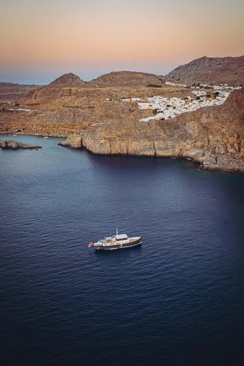 Far Niente Yacht Photos Pics 