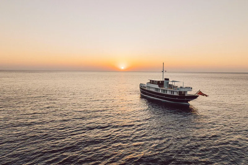 Far Niente Yacht Photos Pics 