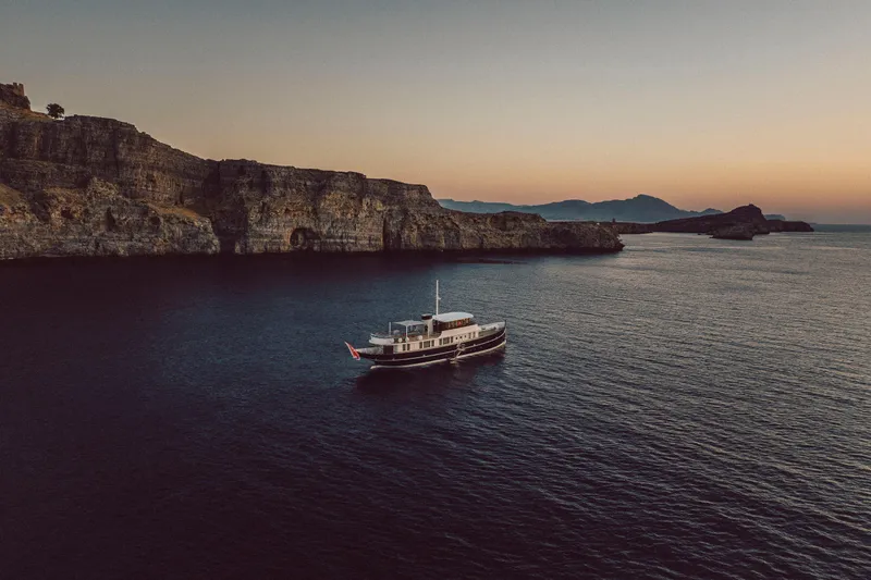 Far Niente Yacht Photos Pics 