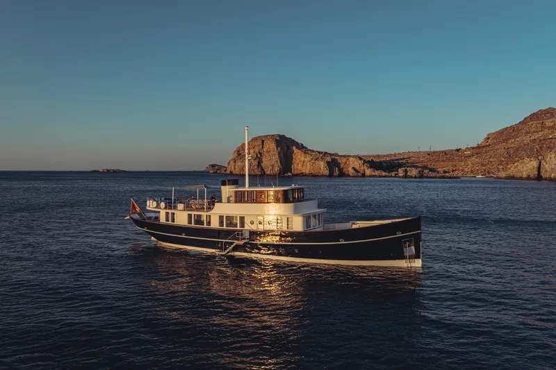 Far Niente Yacht Photos Pics 