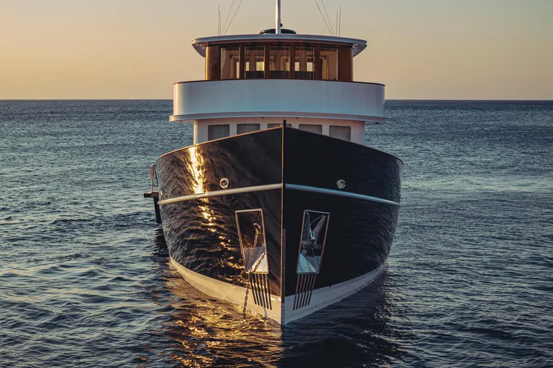 Far Niente Yacht Photos Pics 