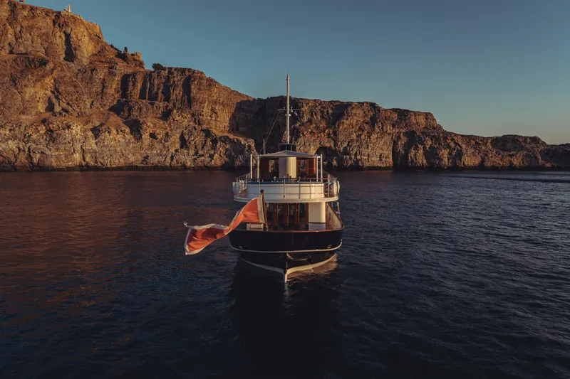 Far Niente Yacht Photos Pics 