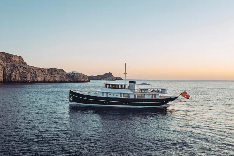 Far Niente Yacht Photos Pics 