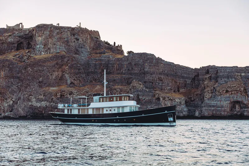 Far Niente Yacht Photos Pics 