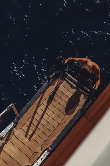 Far Niente Yacht Photos Pics 