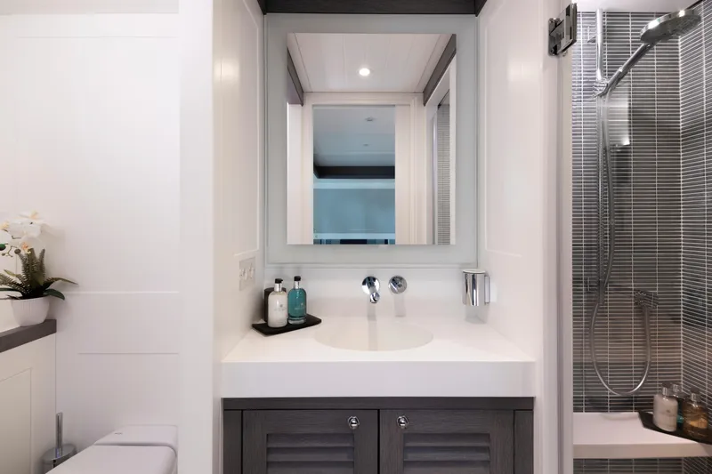 Far Niente Yacht Photos Pics 