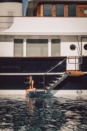 Far Niente Yacht Photos Pics 