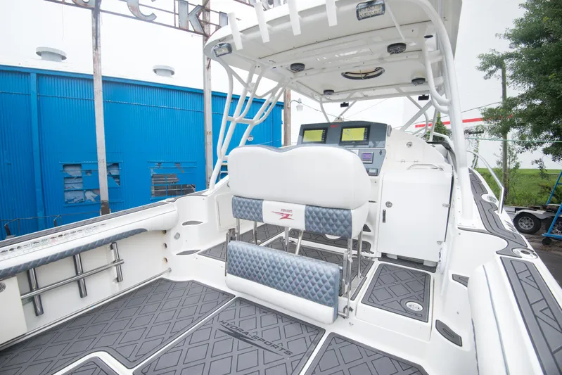  Yacht Photos Pics 2006 Hydra-Sports Vector 3300 VX boat interior with dual helm seats and navigation equipment.