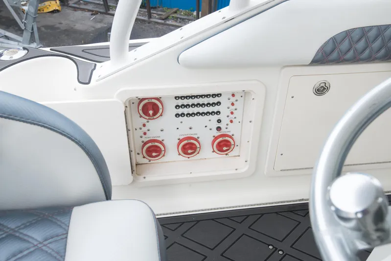  Yacht Photos Pics 2006 Hydra-Sports Vector 3300 VX control panel with red knobs and switches.