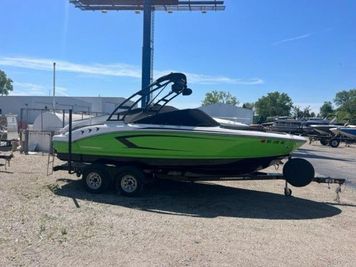 Chaparral 210 H2O