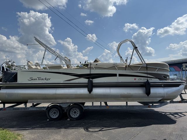 Tracker Regency Party Barge 27