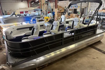 Montego Bay 8522 DL Quad Lounge Tritoon & Honda 4-Stroke EFI