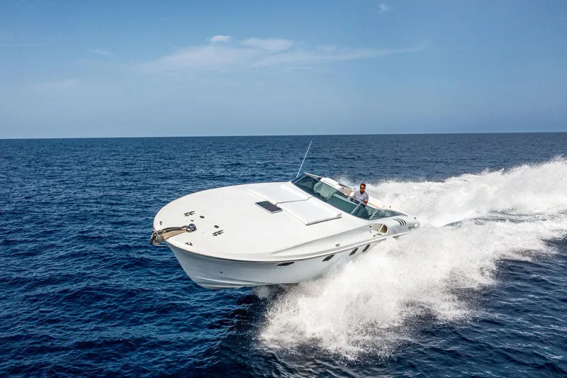 White Chocolate Yacht Photos Pics High-speed Magnum 44 boat cruising on open sea, 2003 model.