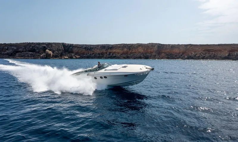 White Chocolate Yacht Photos Pics High-speed Magnum 44 boat cruising on open water, 2003 model.