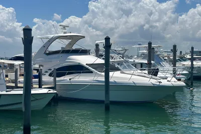 Sea Ray 44 Sedan Bridge