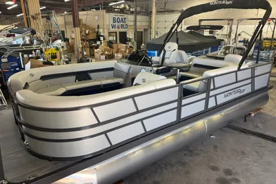 Montego Bay 8522 Fish & Cruise Deluxe Pontoon & Honda 4-Stroke EFI