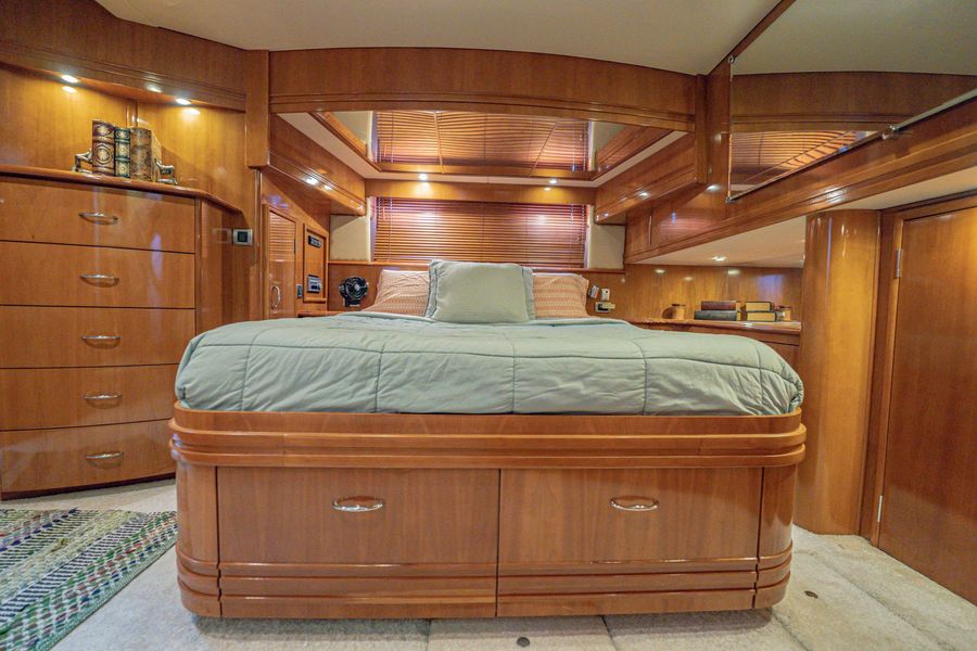 2006 Carver 560 Voyager