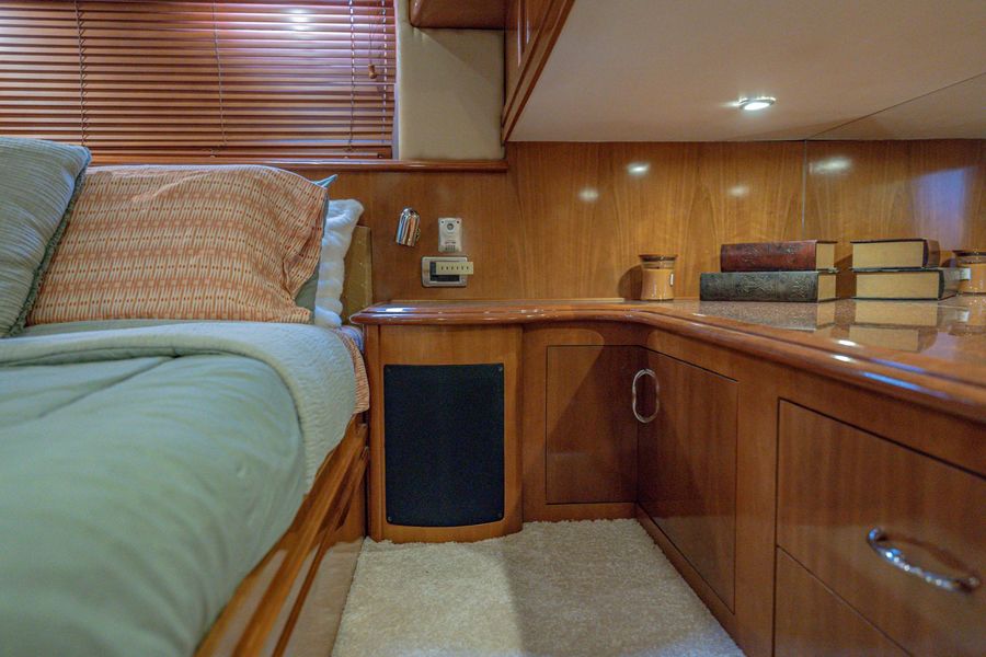 2006 Carver 560 Voyager