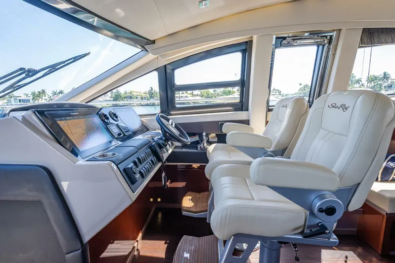  Yacht Photos Pics 2016 Sea Ray L650 Fly yacht cockpit with luxurious seating and modern controls.