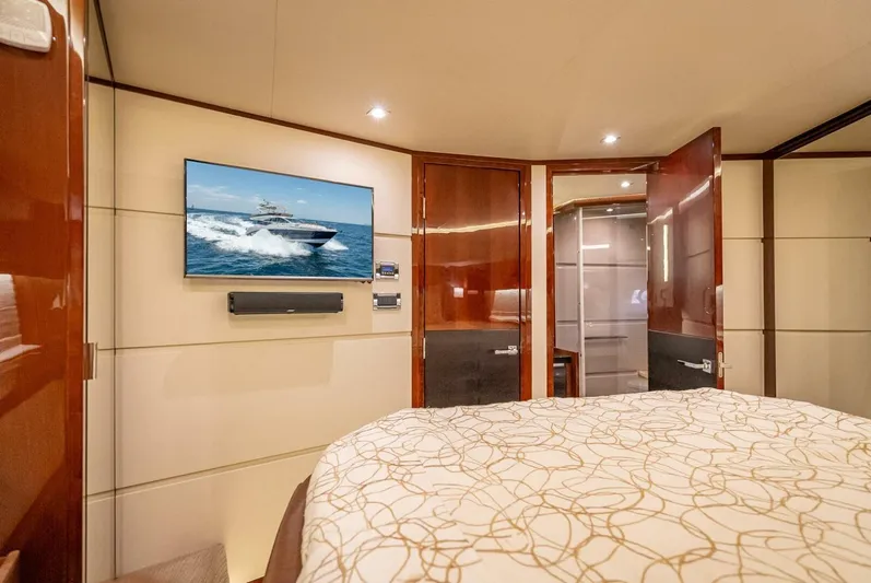  Yacht Photos Pics Luxurious 2016 Sea Ray L650 Fly yacht cabin with elegant wood finishes and modern amenities.