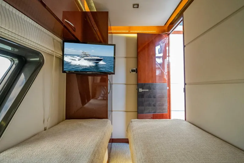  Yacht Photos Pics 2016 Sea Ray L650 Fly cabin with twin beds and wall-mounted TV.