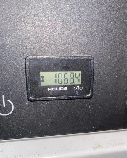 Mad East Yacht Photos Pics Hour meter reading 10604 on 1993 Hatteras 54 Convertible boat.