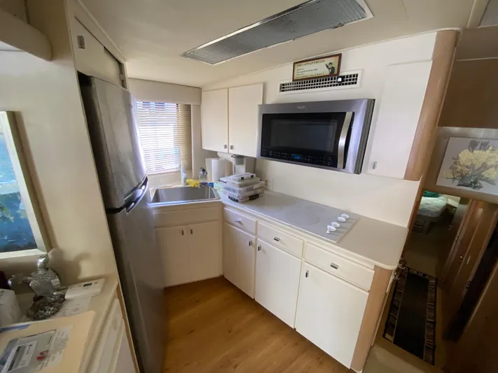 Mad East Yacht Photos Pics 