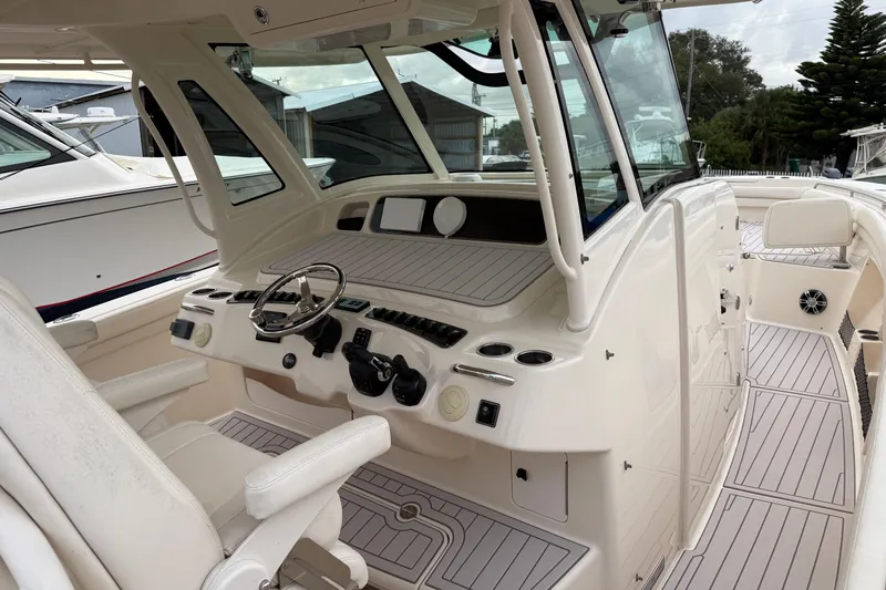 376-420 Brokerage Tyler Yacht Photos Pics 2020 Grady-White Canyon 376 boat interior with steering console and seating area.