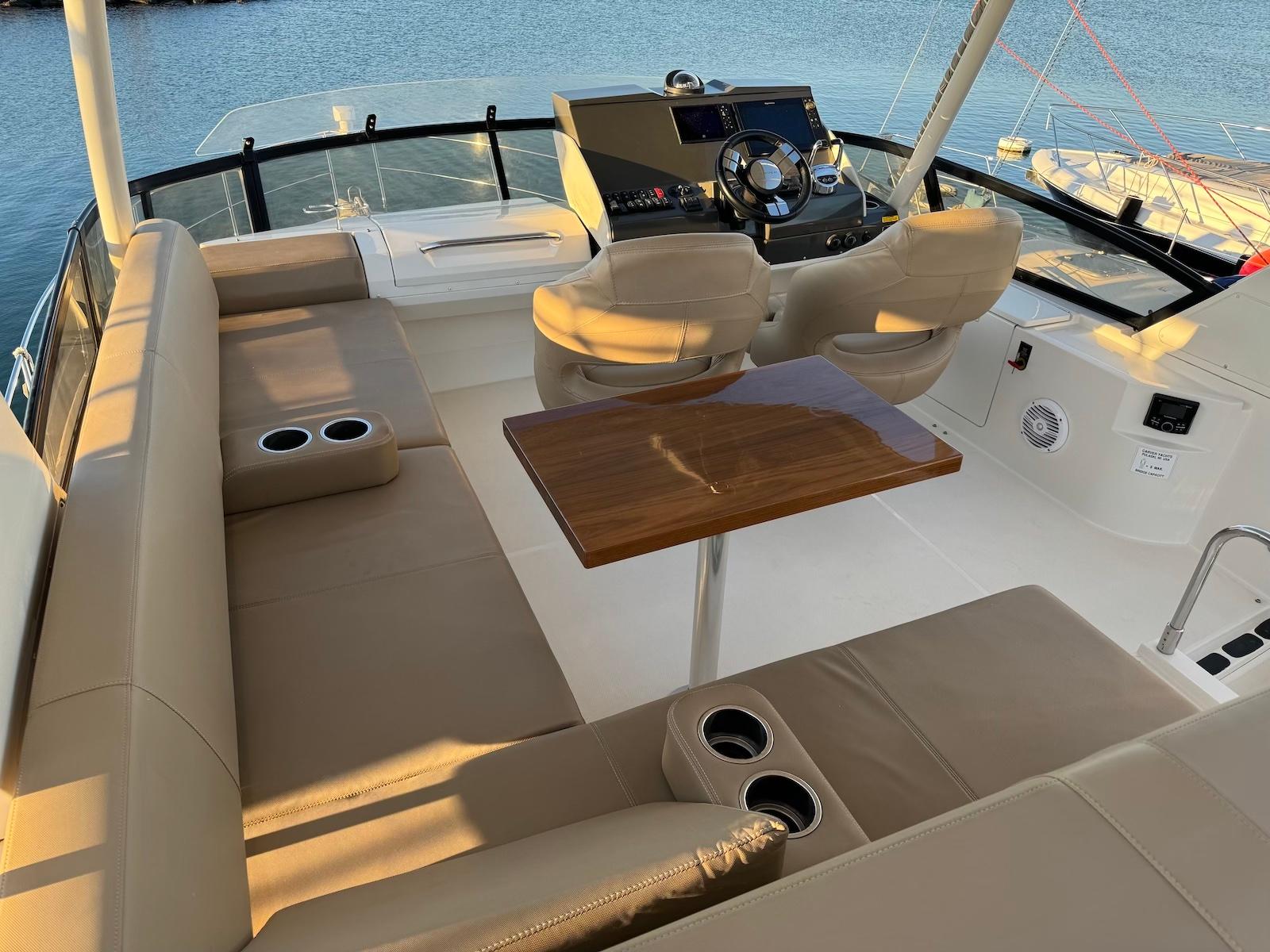 2018 Carver C40 Command Bridge Flybridge for sale - YachtWorld