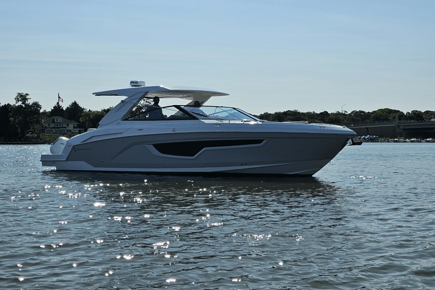 2024 Cruisers Yachts 34GLS-OB Runabout for sale - YachtWorld