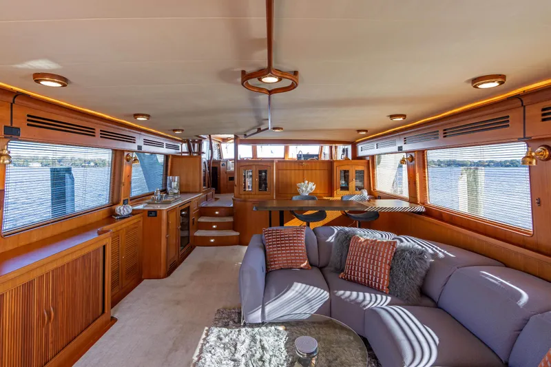 Griffin Yacht Photos Pics Marlow 72 GRIFFIN - Salon