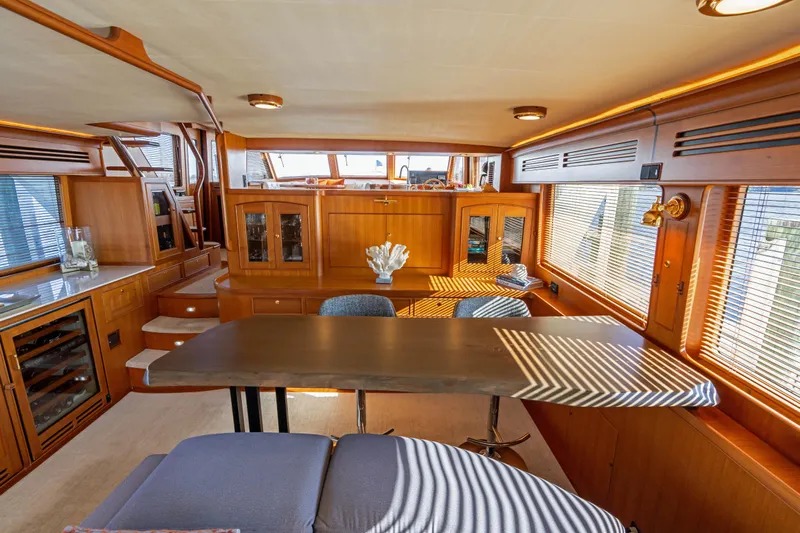 Griffin Yacht Photos Pics Marlow 72 GRIFFIN - Salon