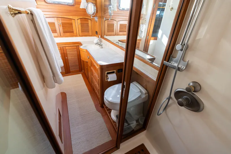 Griffin Yacht Photos Pics Marlow 72 GRIFFIN - Master Stateroom Ensuite Head