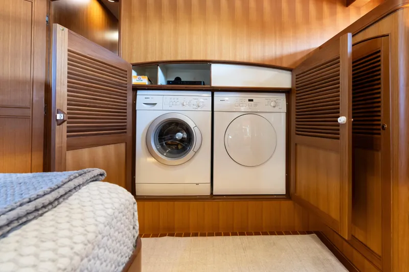 Griffin Yacht Photos Pics Marlow 72 GRIFFIN - Washer and Dryer