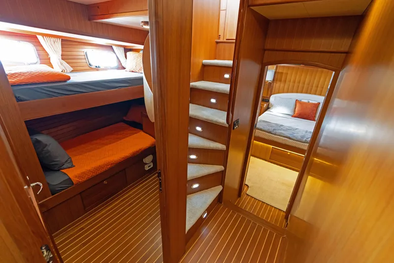 Griffin Yacht Photos Pics Marlow 72 GRIFFIN - Guest Stateroom Starboard