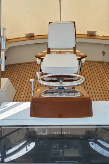 Charmer Yacht Photos Pics 1985 Rybovich 32 Express Walkaround Sportfish with teak deck and captain's chair.