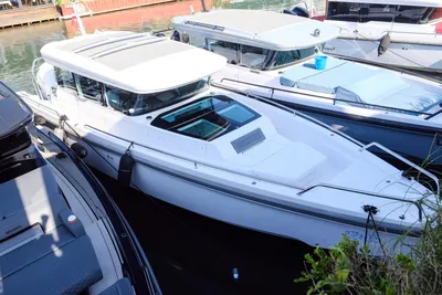 Axopar 37X Cross Cabin
