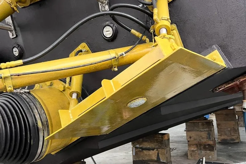 Jam Yacht Photos Pics Close-up of Magnum 51 Bestia 2013 hydraulic system with yellow components and black casing.