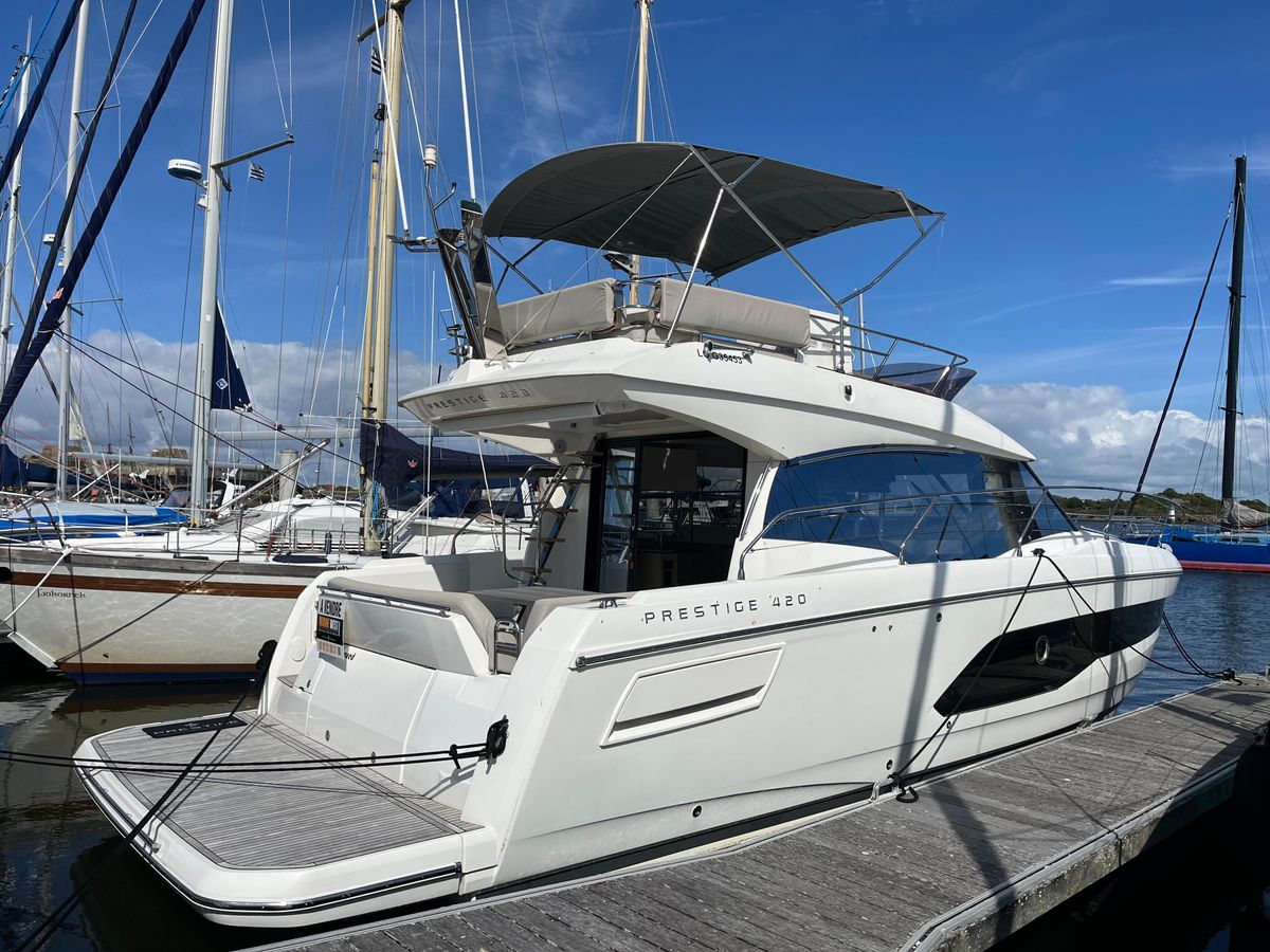 2021 Prestige 42 