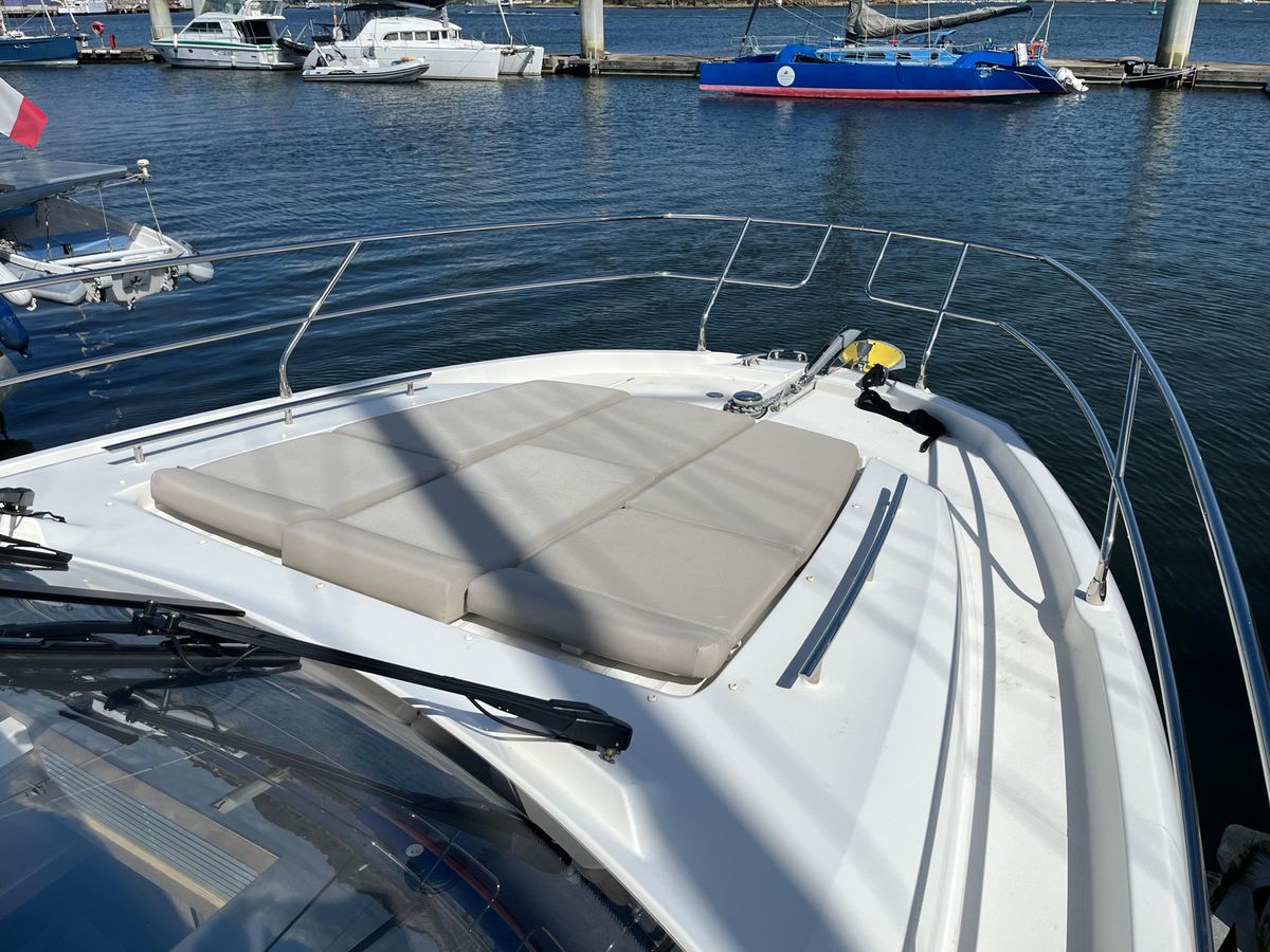 2021 Prestige 42 