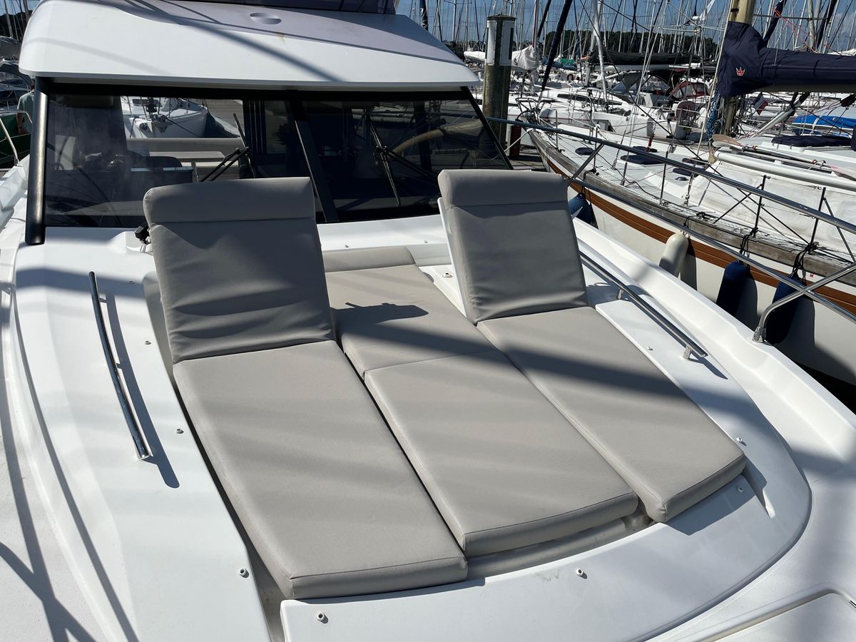 2021 Prestige 42 