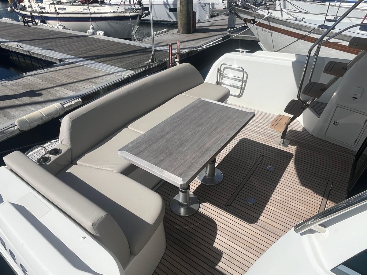 2021 Prestige 42 