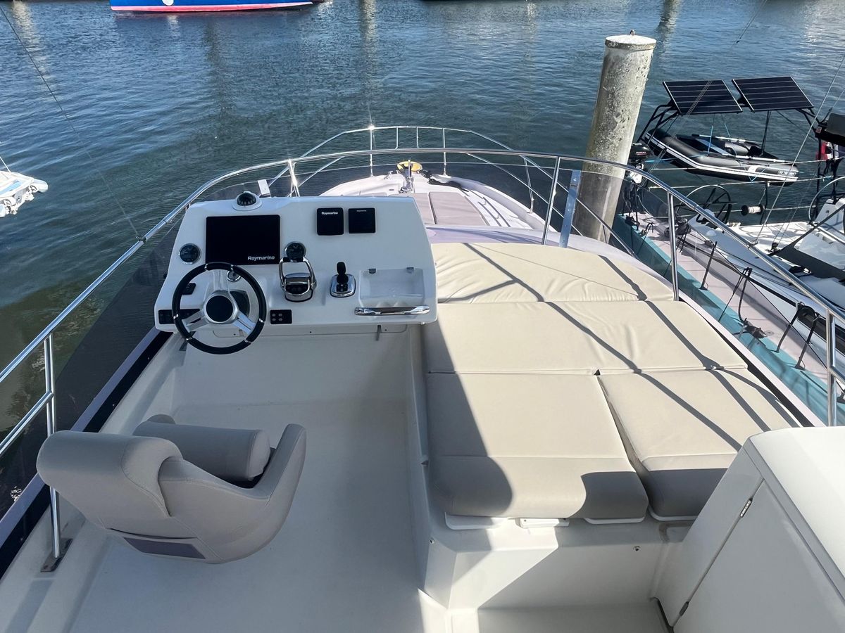 2021 Prestige 42 