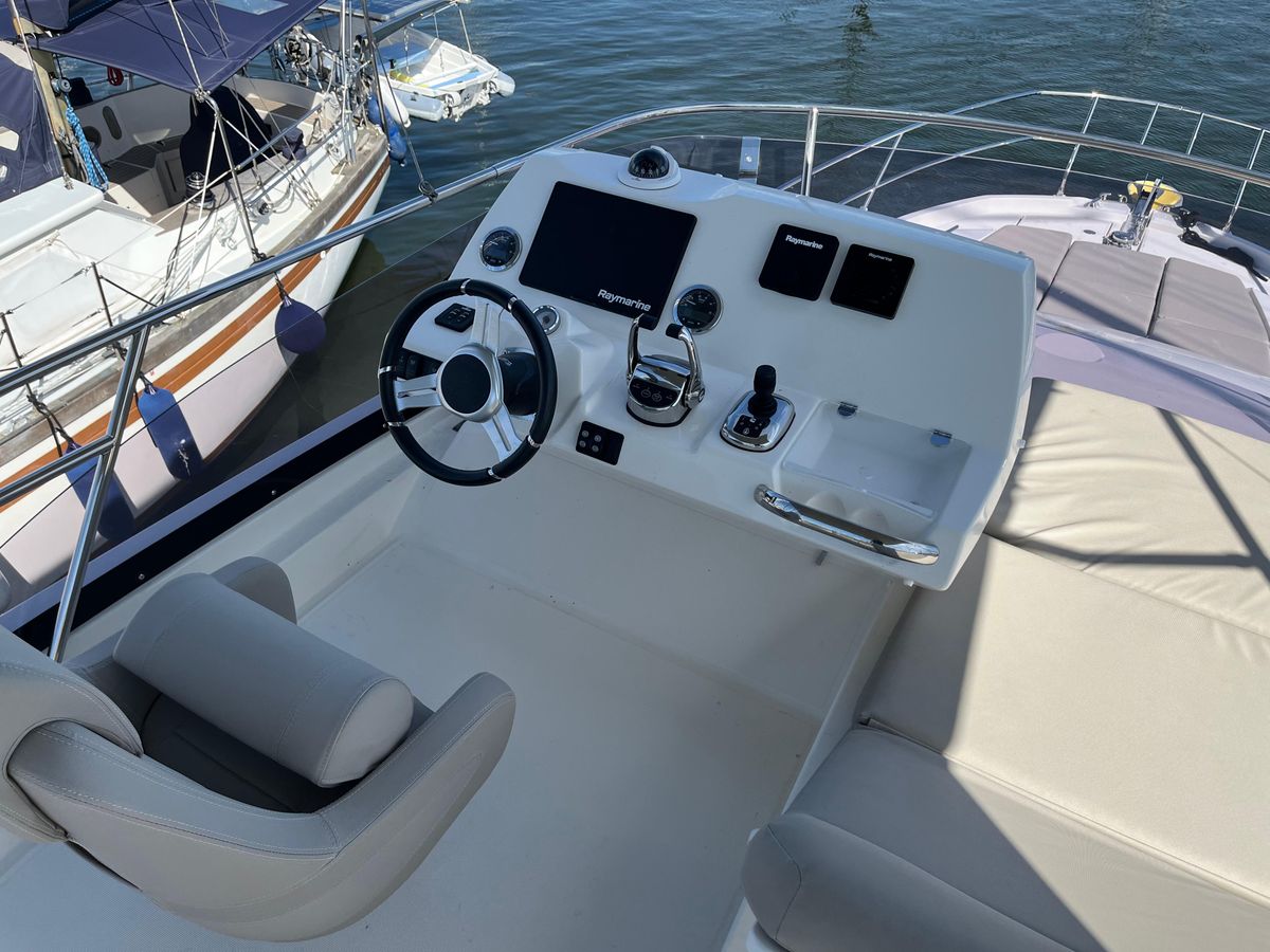 2021 Prestige 42 