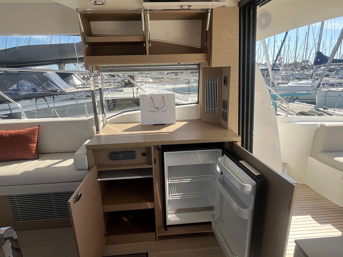 2021 Prestige 42 