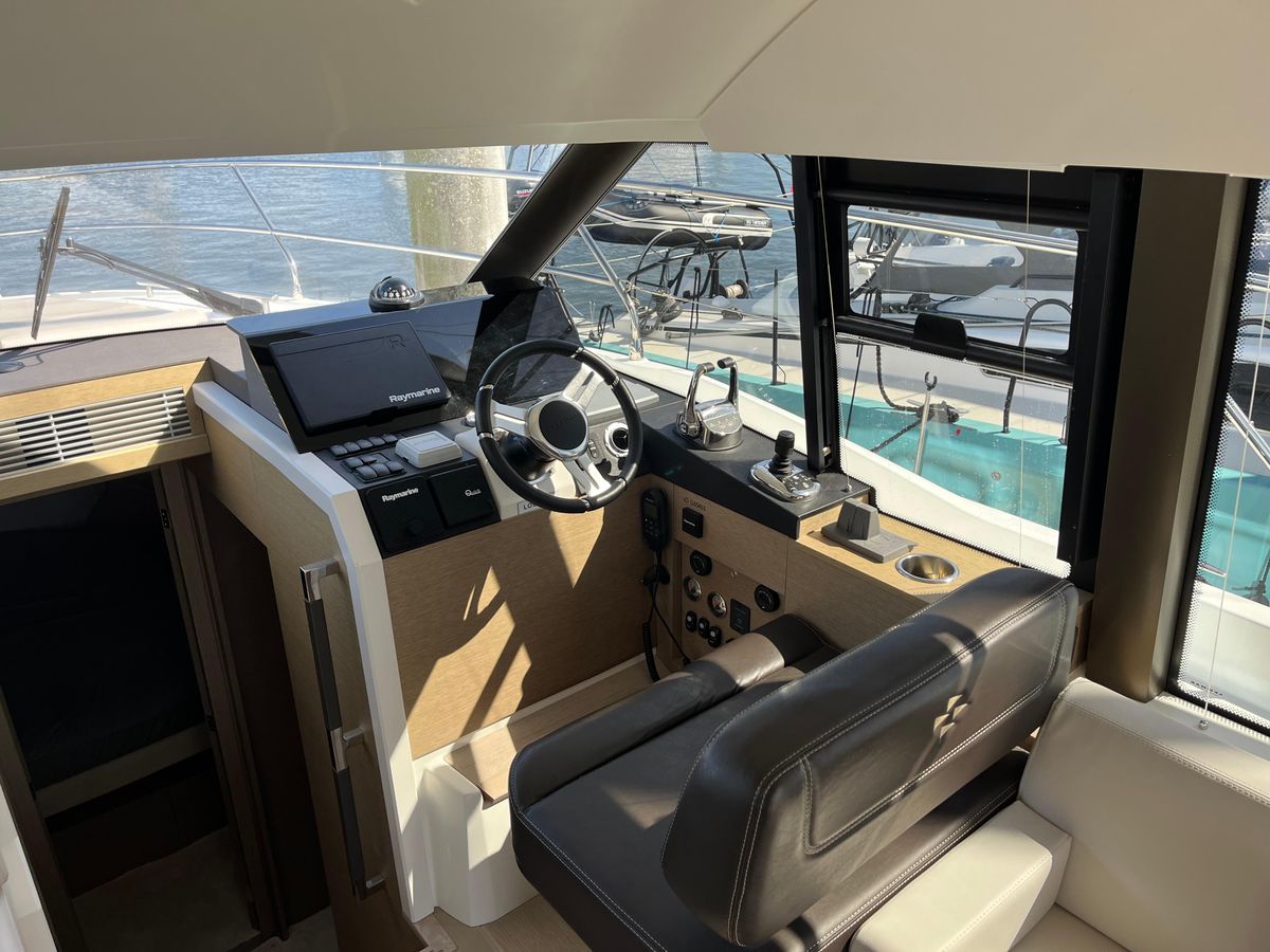 2021 Prestige 42 