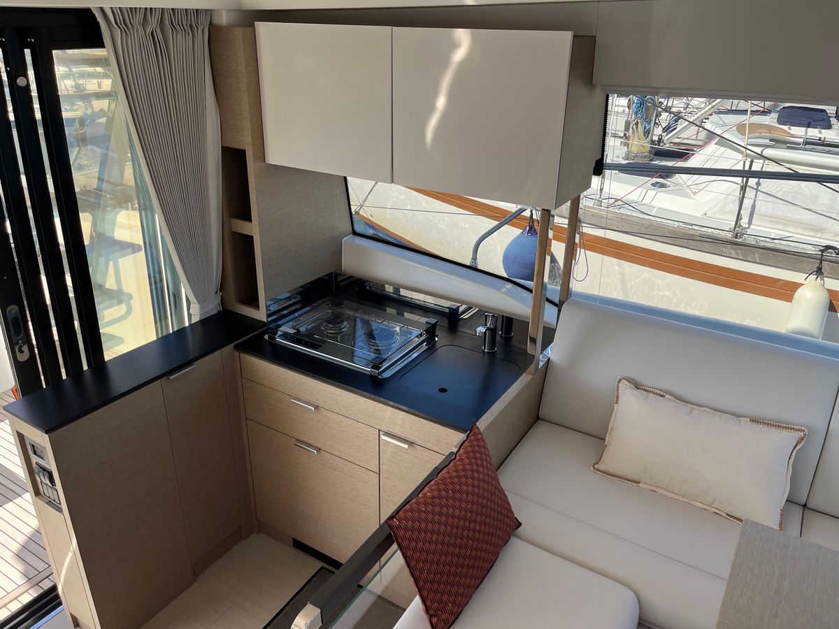 2021 Prestige 42 