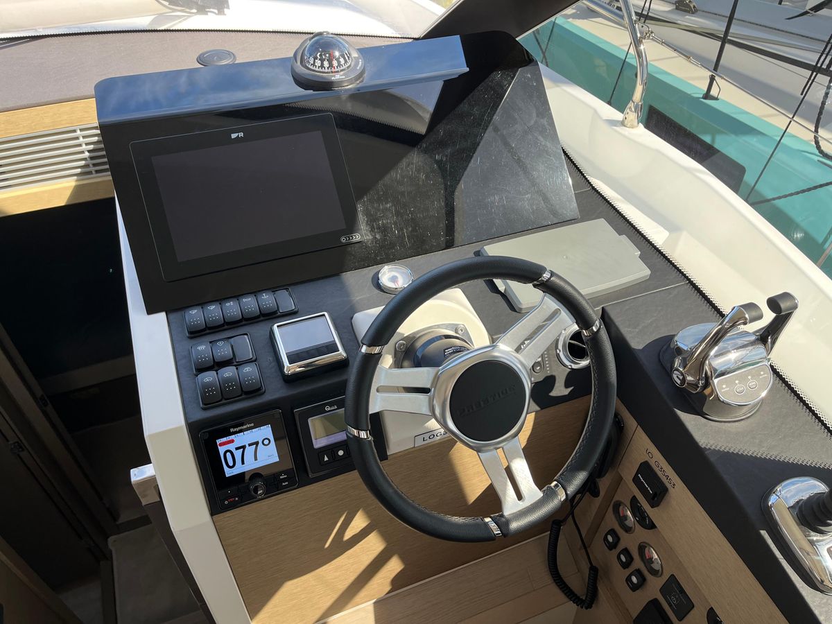 2021 Prestige 42 