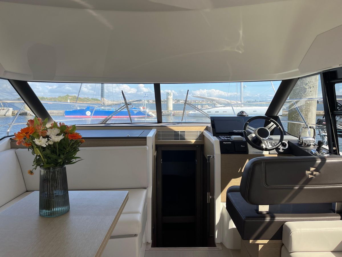 2021 Prestige 42 