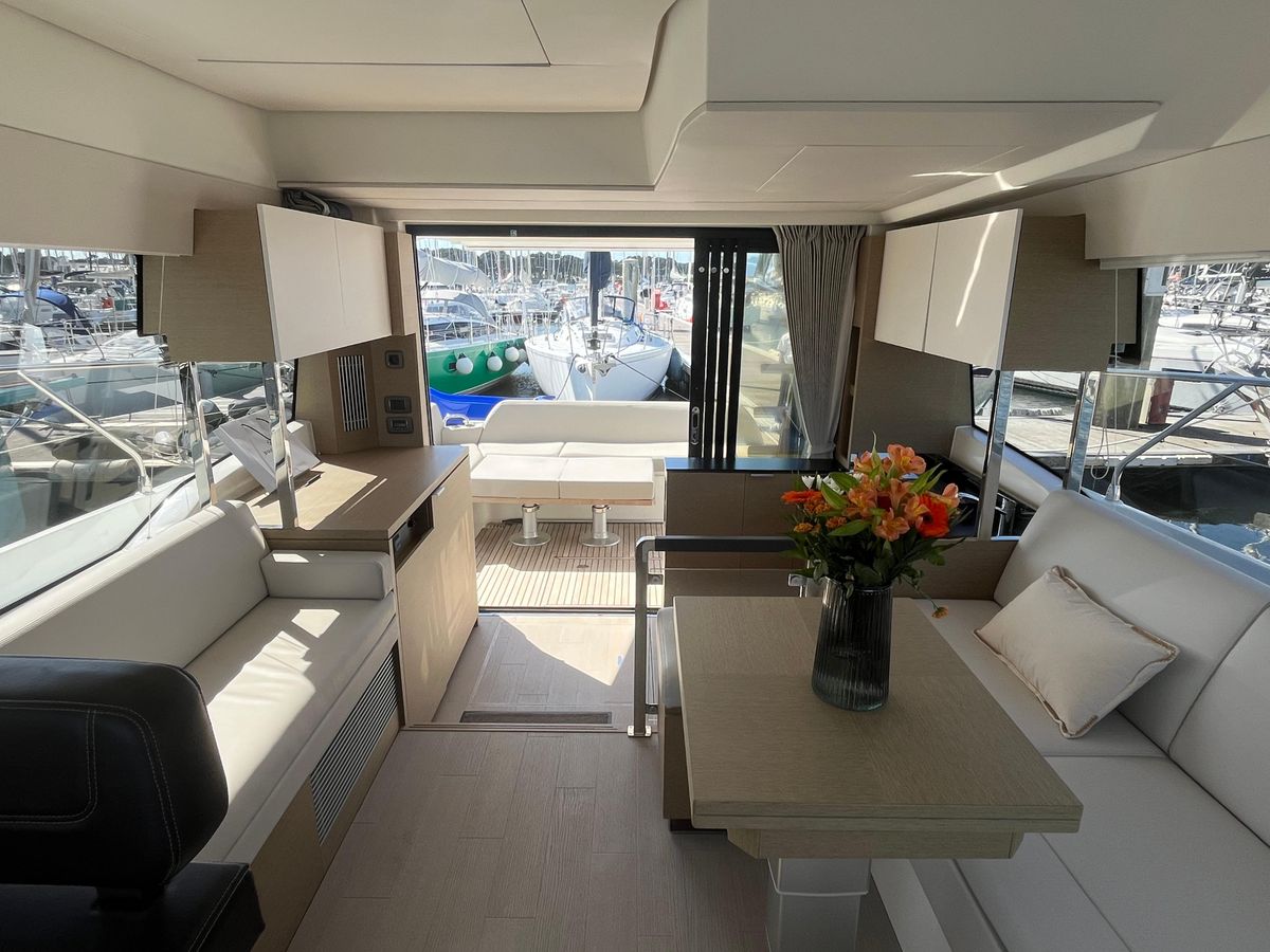 2021 Prestige 42 